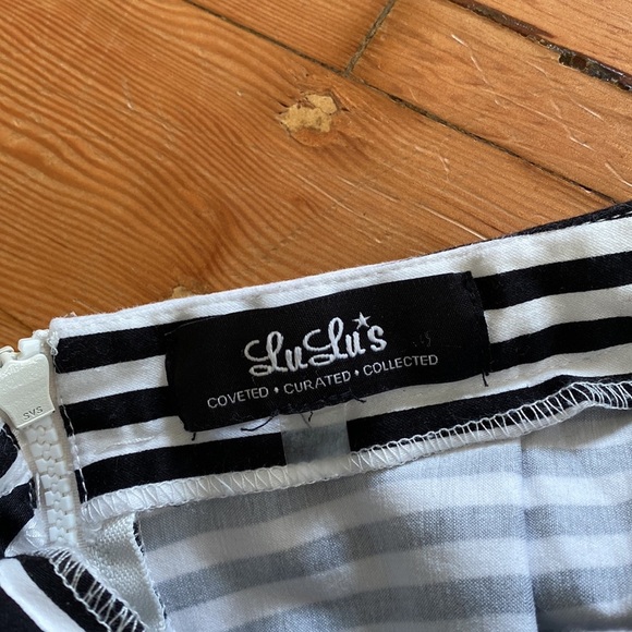 Lulus Black White Striped A‎ Line Pleated Skirt Large - Picture 4 of 5